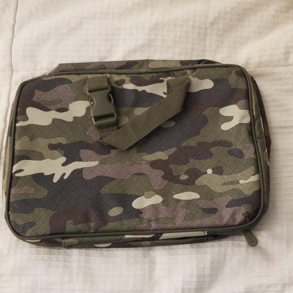 Thirty-One Fold-Up Travel Bag Camo Crosshatch